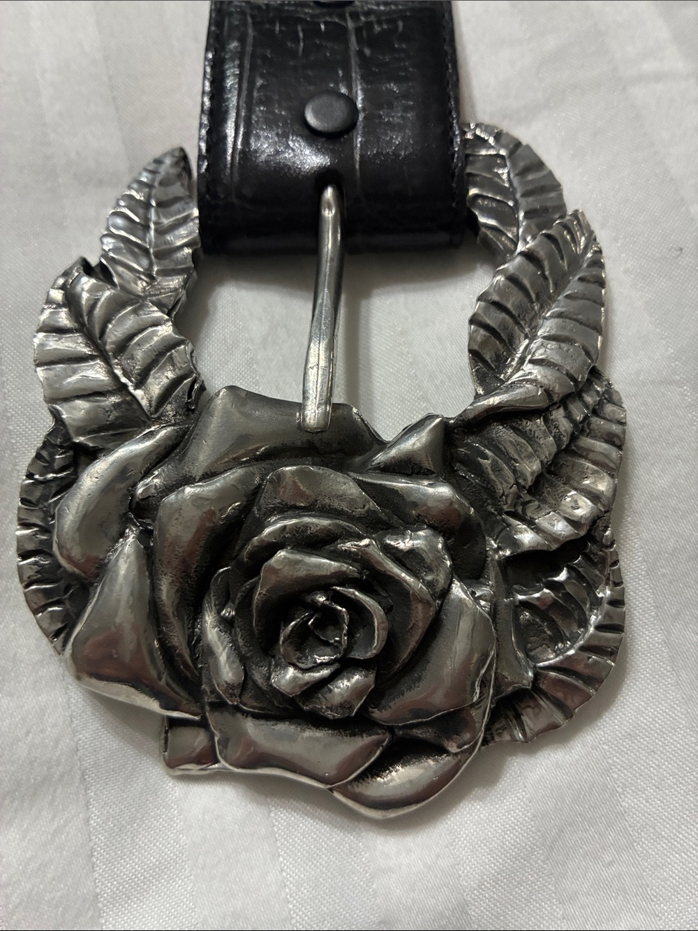 Women’s Hartnell Belt Imported Alligator Grain Calfskin with Rose buckle. - Picture 10 of 16